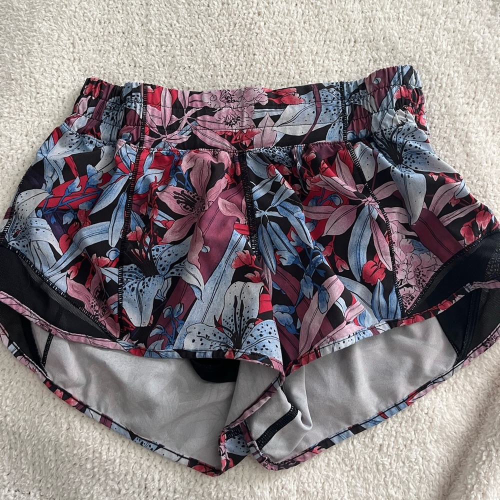 Rare lululemon hotty hot shorts size 4